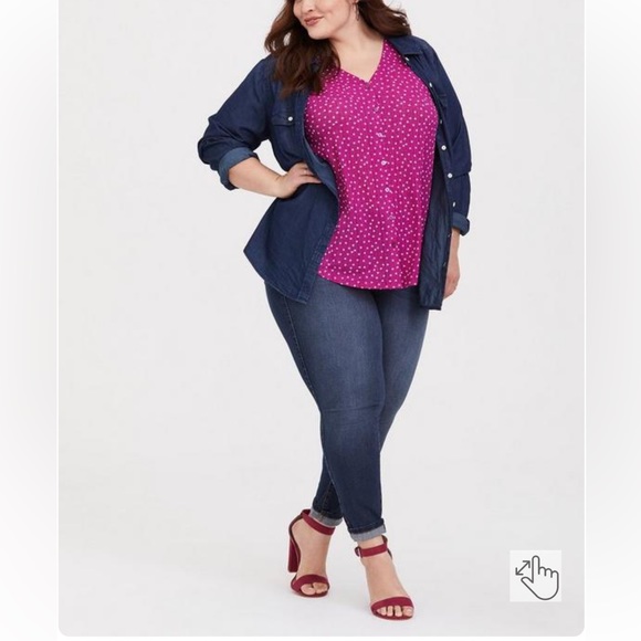 Torrid Magenta Star Crepe Button Down Tank - Picture 5 of 10